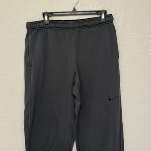 Men’s ash black L sweat pants from Nike